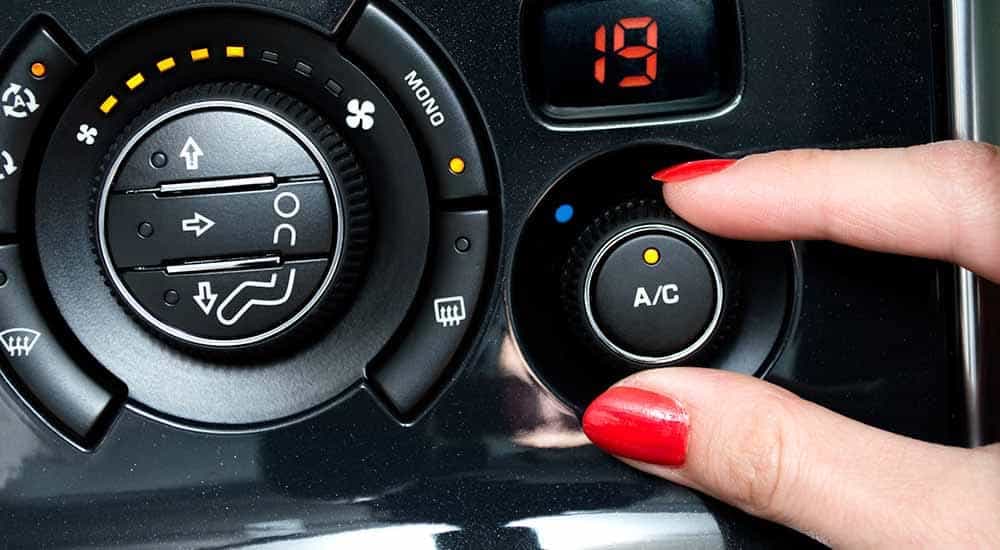 Car air-conditioning service and regas work